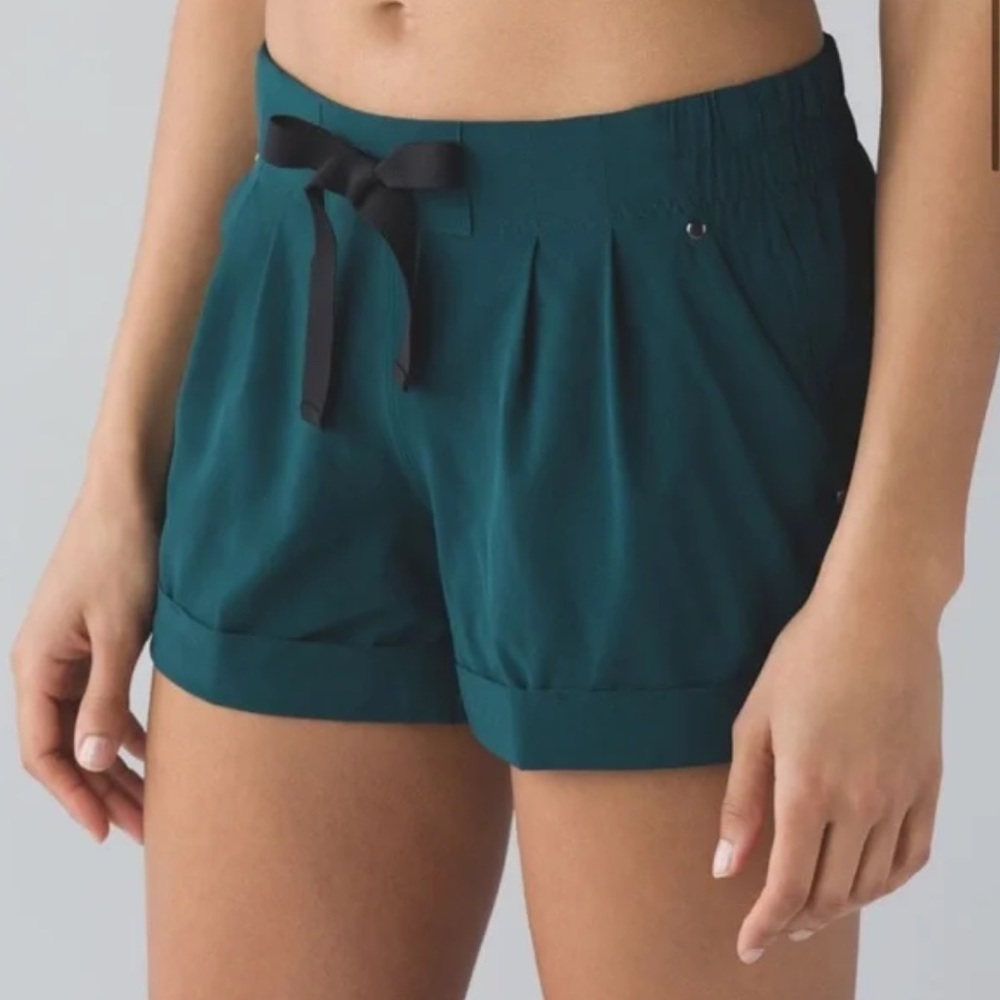 Lululemon Athletica Spring Break Away 3” Shorts Deep Green